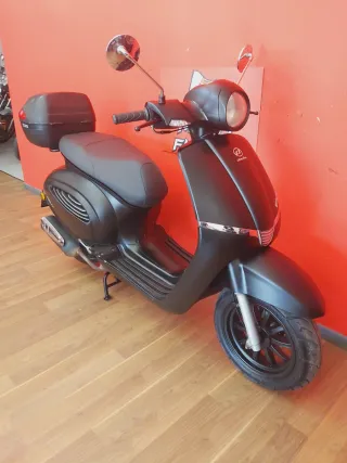 Daelim Besbi 125 Negra