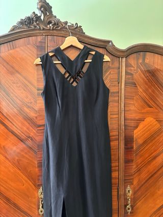 Vestido negro fiesta con escote cruzado