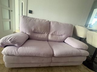 Sofá 2 plazas tela morado clarito.