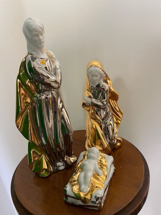 Nacimiento dorado de porcelana Sanbo