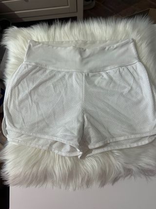 Pantalones cortos blancos de malla