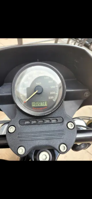 Harley Davidson Sportster Iron 883 Negra