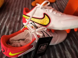 Botas de fútbol Nike Tiempo nuevas