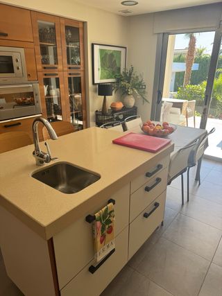 Isla de cocina Silestone con 2 cajoneras