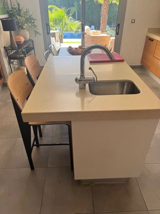 Isla de cocina Silestone con 2 cajoneras