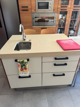 Isla de cocina Silestone con 2 cajoneras