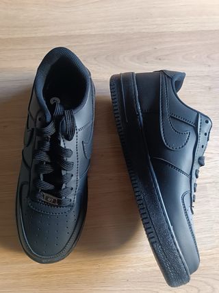 Nike Air Force 1 '07 WB Negras Talla 44.5 NUEVAS