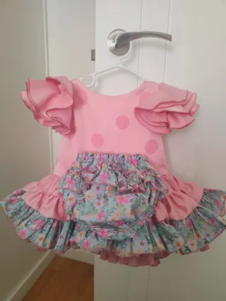 Traje de flamenca rosa lunares