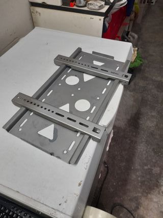 Supporto TV da parete in metallo