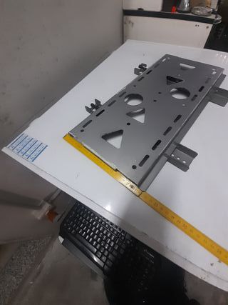 Supporto TV da parete in metallo