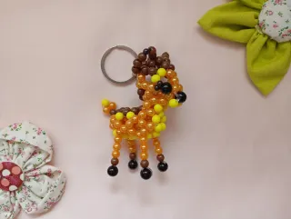 Porta-chaves Bambi feito de missangas