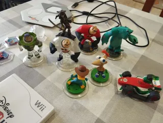 Jogo Wii Disney Infinity + Base + figuras + discos