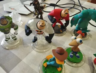 Jogo Wii Disney Infinity + Base + figuras + discos