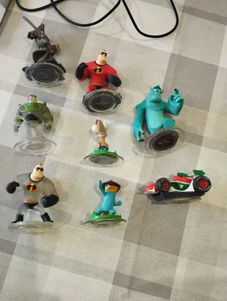 Jogo Wii Disney Infinity + Base + figuras + discos