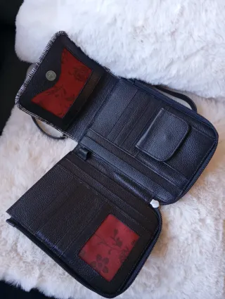 Bolso billetera piel negro y plateado