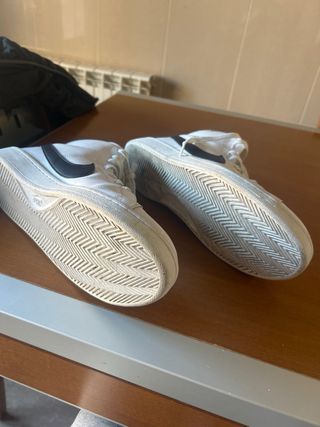 Zapatillas Nike Blancas y Negras