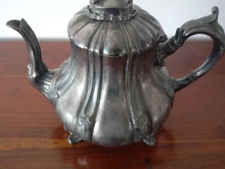 Cafetera inglesa victoriana siglo XIX.