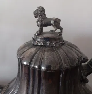 Cafetera inglesa victoriana siglo XIX.