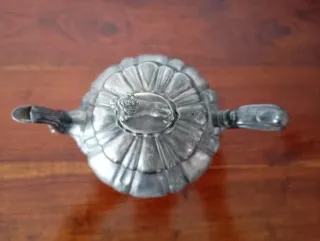 Cafetera inglesa victoriana siglo XIX.