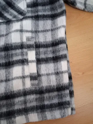 Sobrecamisa Zara Cuadros Gris, Blanca y Negra.