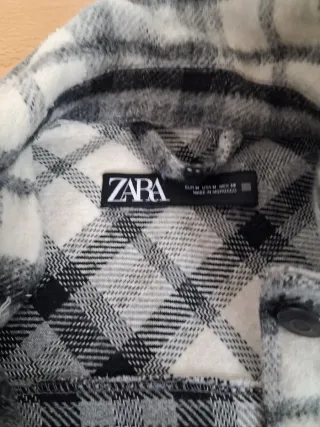 Sobrecamisa Zara Cuadros Gris, Blanca y Negra.