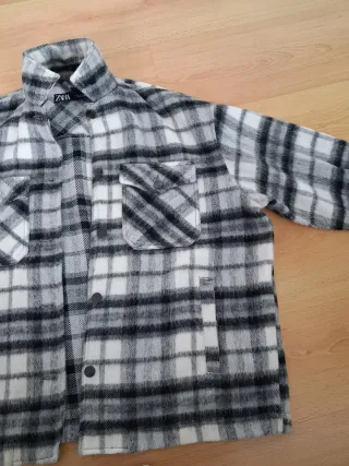 Sobrecamisa Zara Cuadros Gris, Blanca y Negra.