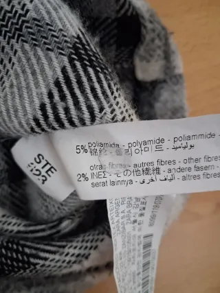 Sobrecamisa Zara Cuadros Gris, Blanca y Negra.