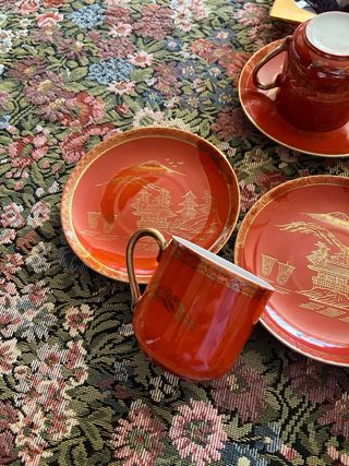 Juego de té chino naranja con detalles dorados