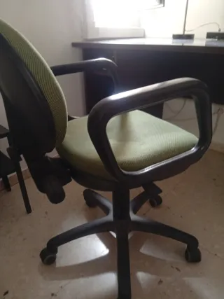 Silla de escritorio con ruedas