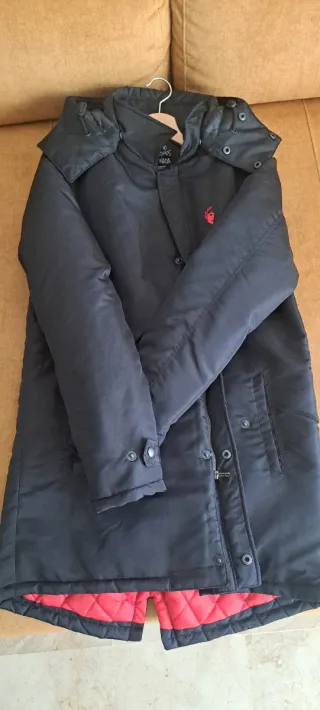 Abrigo unonueveocho Negro y Rojo Talla L