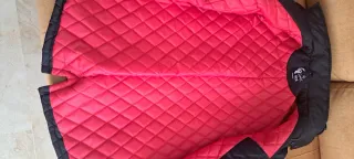 Abrigo unonueveocho Negro y Rojo Talla L