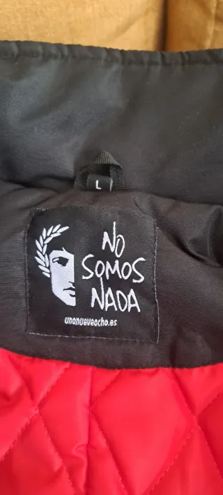 Abrigo unonueveocho Negro y Rojo Talla L