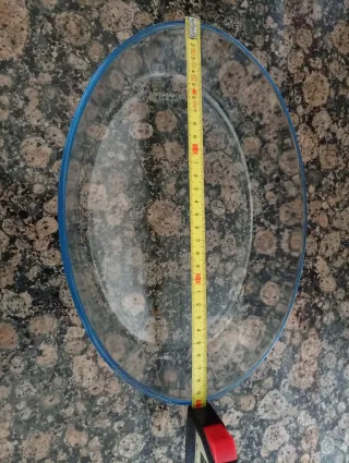 Fuente de cristal ovalada.