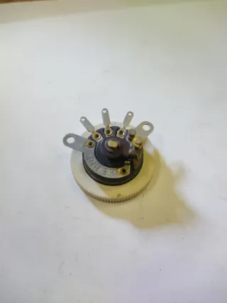 12 Potenciometros Piher 18B Laterales