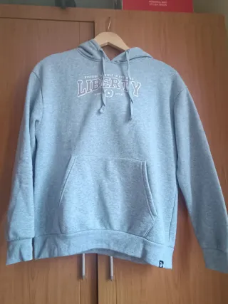 Sudadera gris marca UP