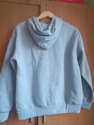 Sudadera gris marca UP