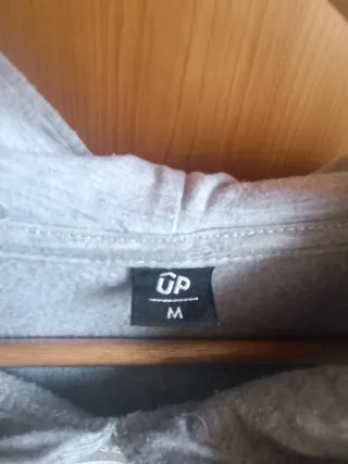 Sudadera gris marca UP