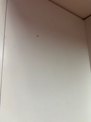 Mueble Escalera Blanco y Rosa