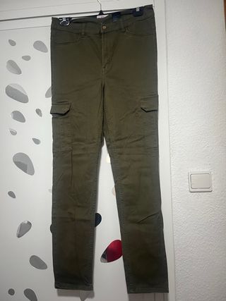 Vaqueros cargo elásticos verdes
