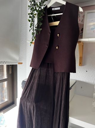 Conjunto Zara Chaleco y Falda Marrón