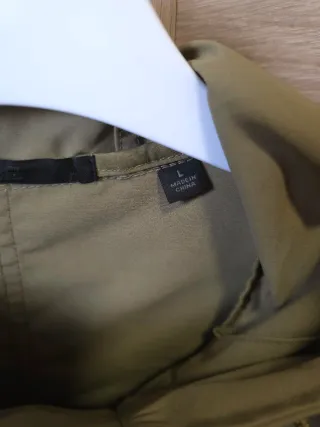 Chubasquero Uniqlo Verde Oliva