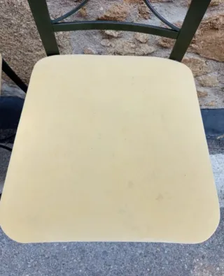 Mesa redonda cristal y 4 sillas hierro verde