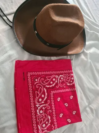Sombrero y pañuelo cowboy