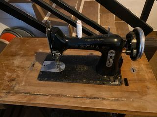 Máquina de coser Sigma antigua