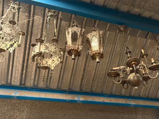 Lámparas antiguas de metal y cristal