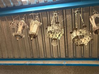 Lámparas antiguas de metal y cristal