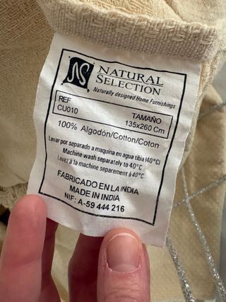 Cortina rústica beige con borlas