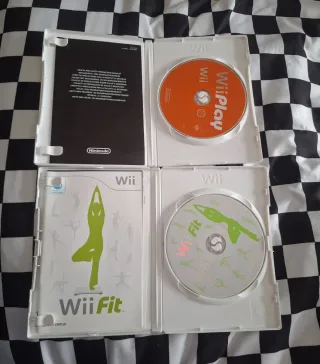 Lote 2 juegos Wii: Wii Play y Wii Fit