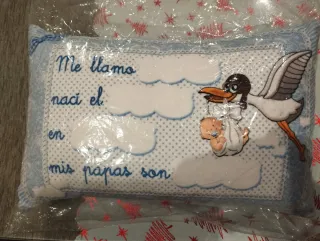 Cojín de bebé con cigüeña y bebé