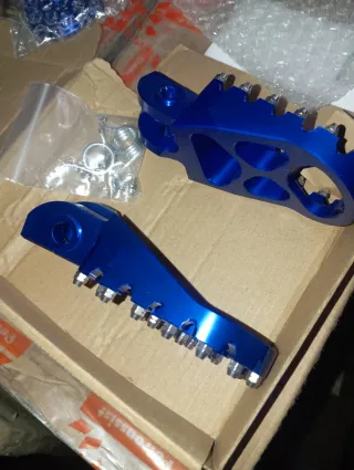 Estribos KTM/Husqvarna 2017-2023 Azul